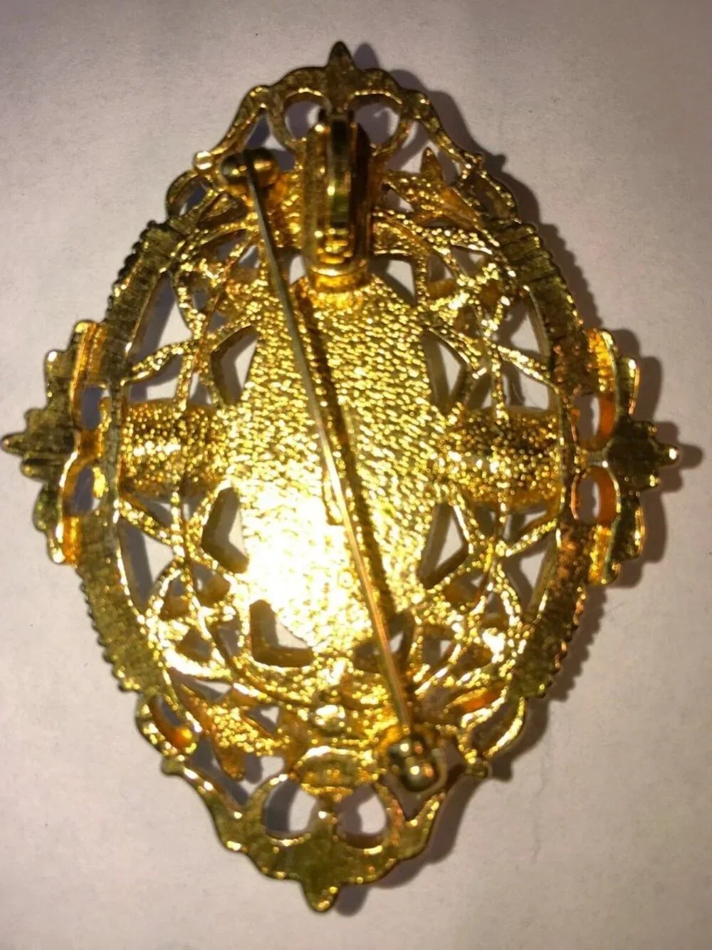 VINTAGE AVON FILIGREE FANTASY PIN PENDANT AMBER PEARLS CRYSTALS 1995